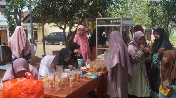 Bazar Produk Hasil Karya Para santri